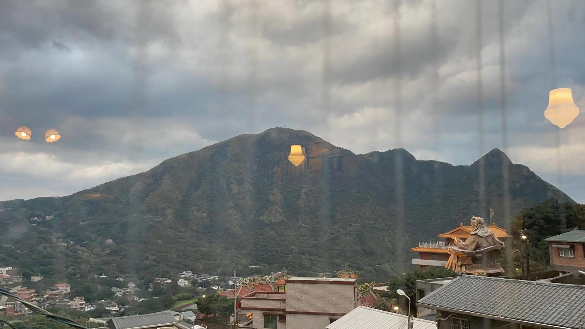 Qi Tang Lane Apartment Jiufen Room photo